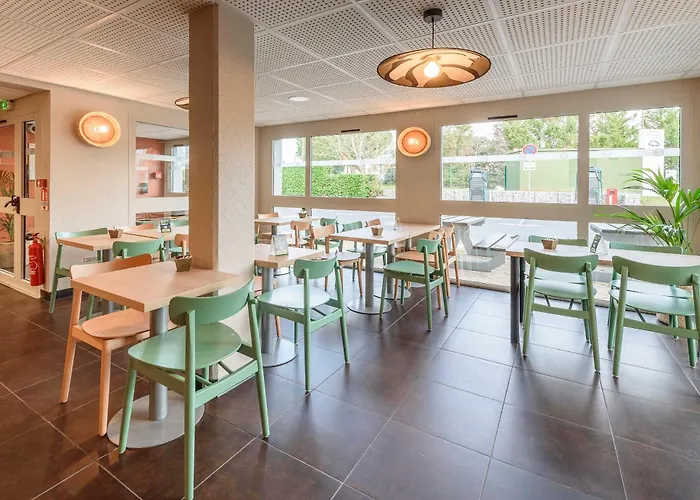 Cite De L'espace Hurel Отель Тулуза