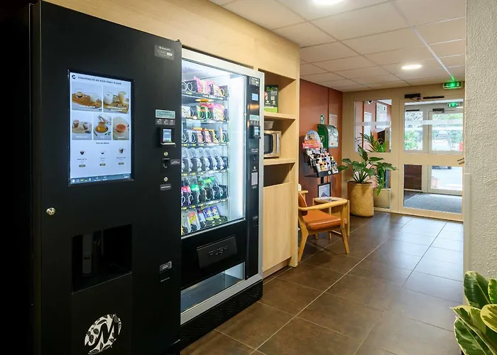 Отель Cite De L'espace Hurel 2*