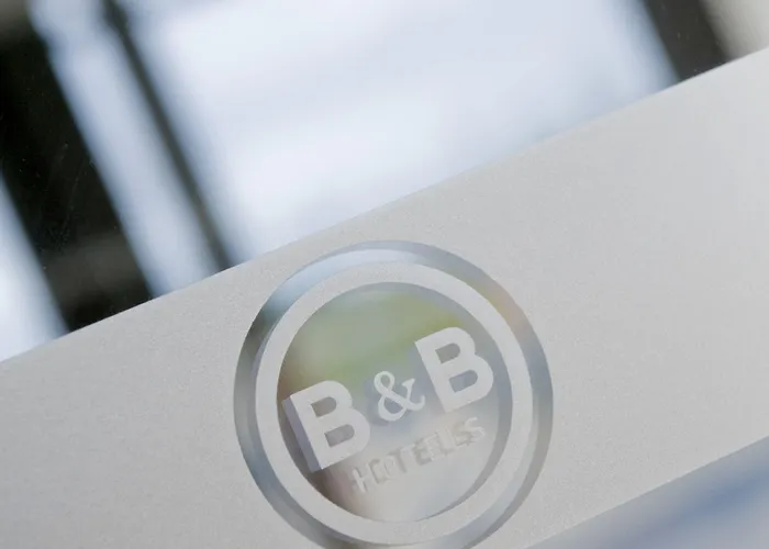 Отель Cite De L'espace Hurel